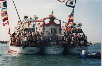 Boote mit Madonna